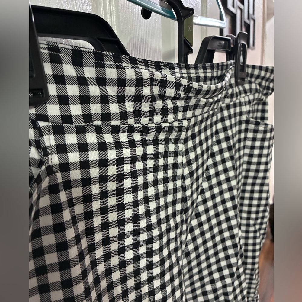 Women’s XXL Pull On Checkered Capris - Picture 2 of 6